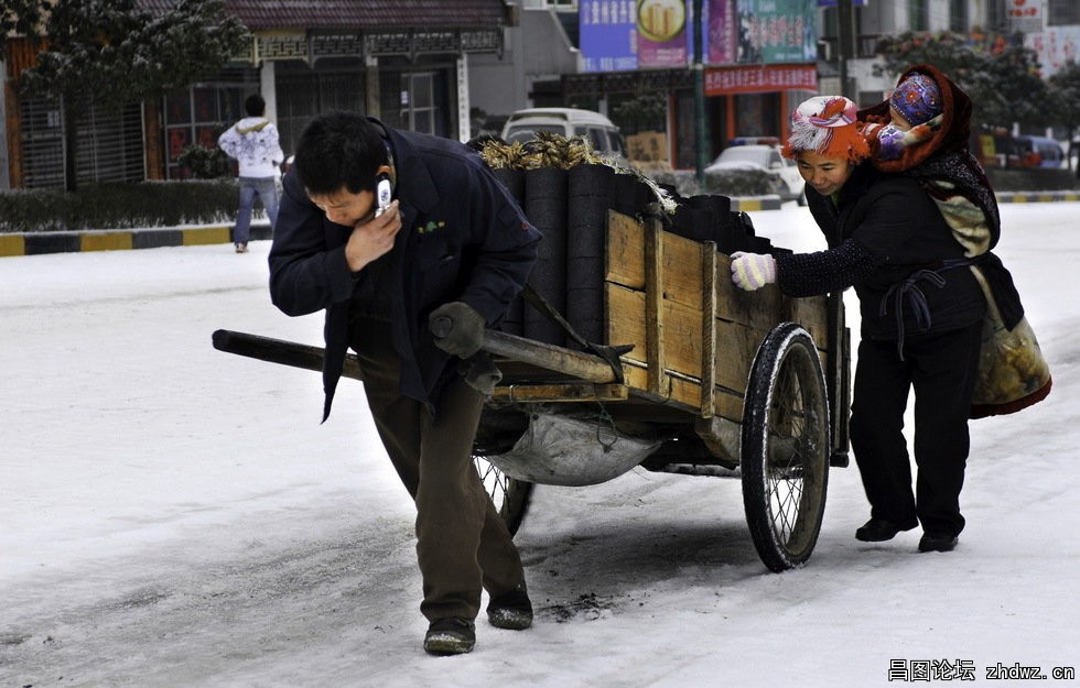 雪中情（贵州省 奠章海 摄影）.jpg