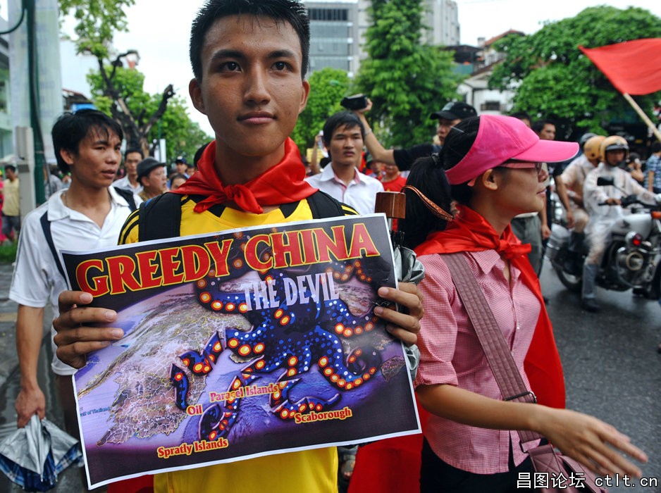 越南举行反华示威 抗议中国在南海招标-5.jpg