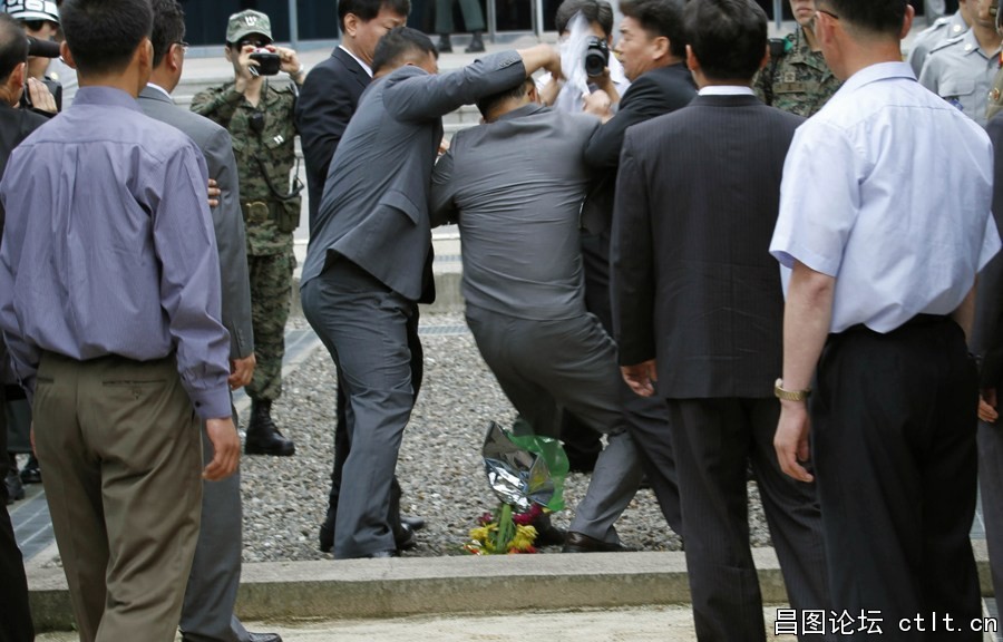 4、卢修熙通过朝韩边界之后被捕.jpg