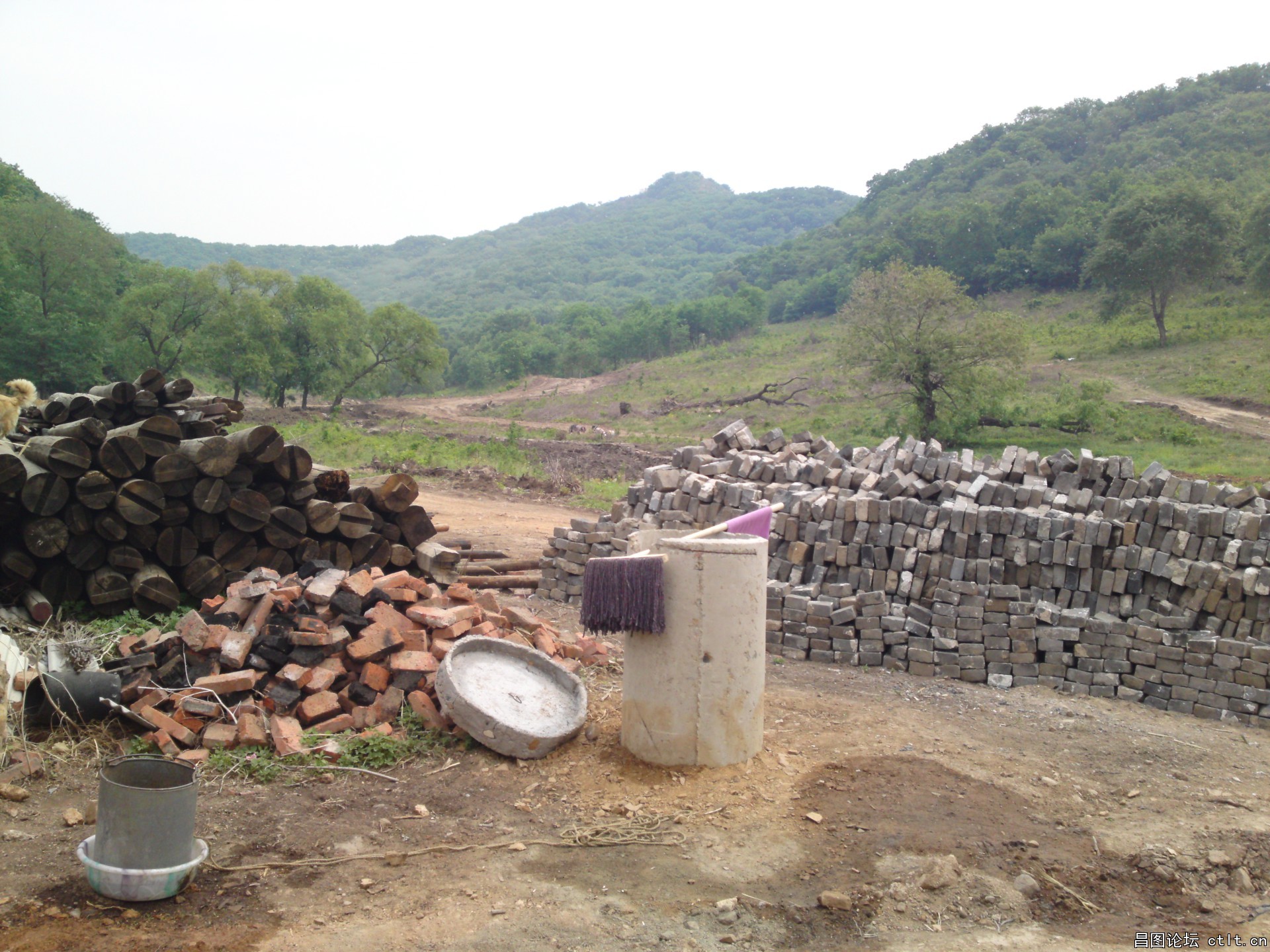 建设中的昌图天桥山寺庙（摄于2012年5月20日）.JPG