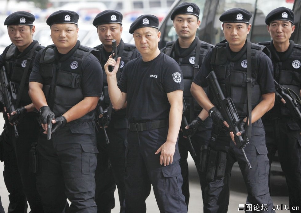 洛阳特警换装“99”式战训服--3.jpg