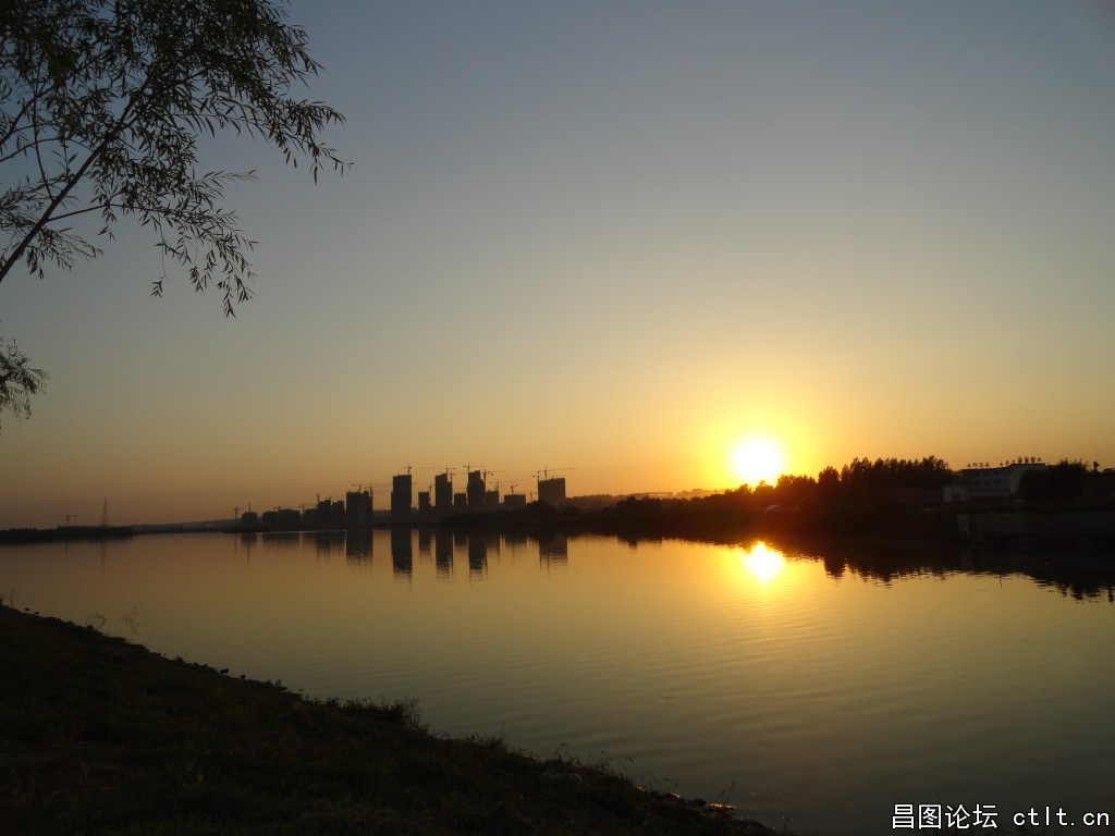 金月湖畔（八一水库）美景.jpg