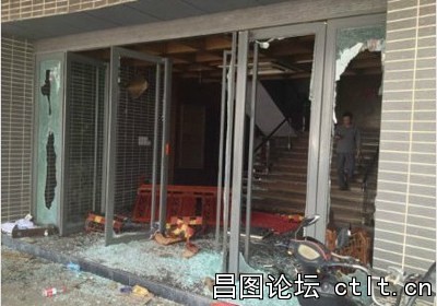 7、图为一间被打砸的商店.jpg