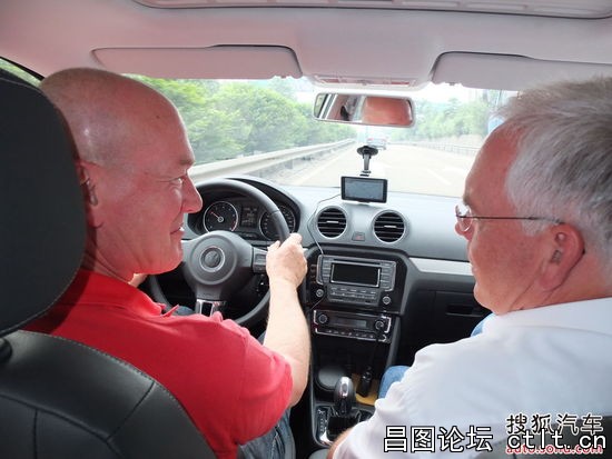 一汽-大众全新捷达量产版内饰.jpg