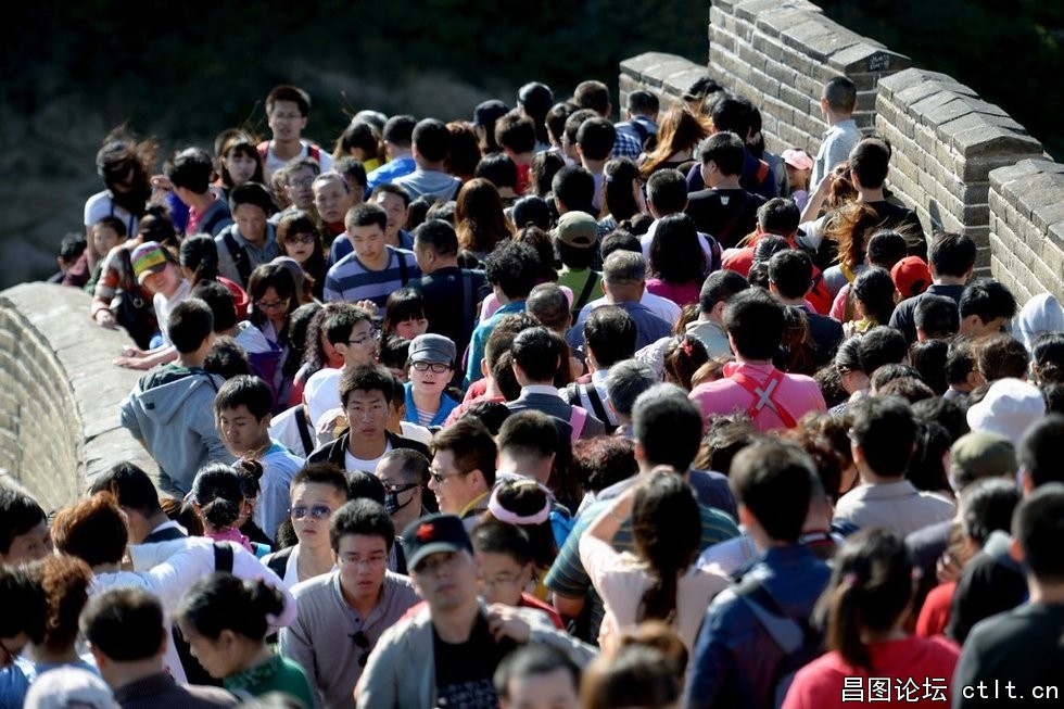 北京八达岭长城2012年10月3日（“十·一”国庆期间）接游客8.1万 现场拥挤不堪-3.jpg
