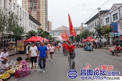 2017年7月13日，辽宁省昌图县夜市上，人气火爆.jpg