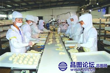 曙光集团熟食品加工车间，工人们正在忙碌.jpg