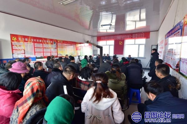 昌图县宝力镇：产业脱贫见成效 村民分红乐开怀-1.jpg