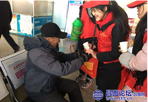 昌图县“暖冬行动”志愿者温暖回家路.png