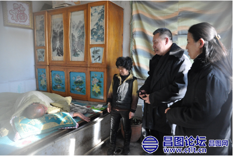 昌图法院为包扶贫困户送温暖.png