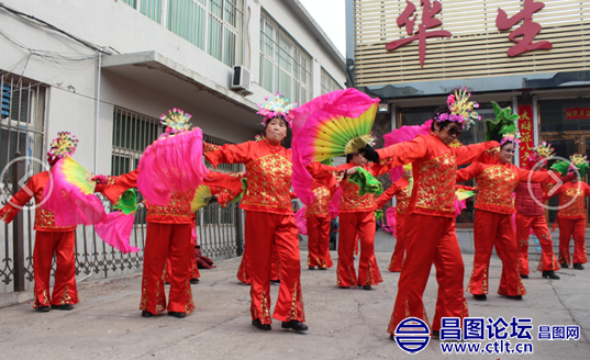 昌图县文萃社区秧歌队扭出新时代风采.png