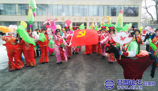 昌图县群众扭起秧歌闹元宵.png