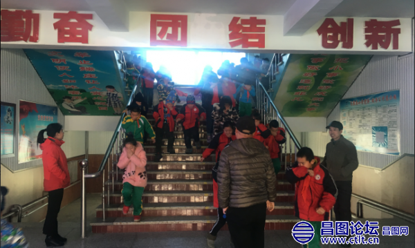 昌图县毛家店小学开展防火逃生安全演练-1.png