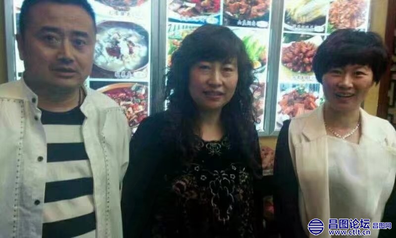 周亚芳与本山弟子严光明、赵海燕.jpg