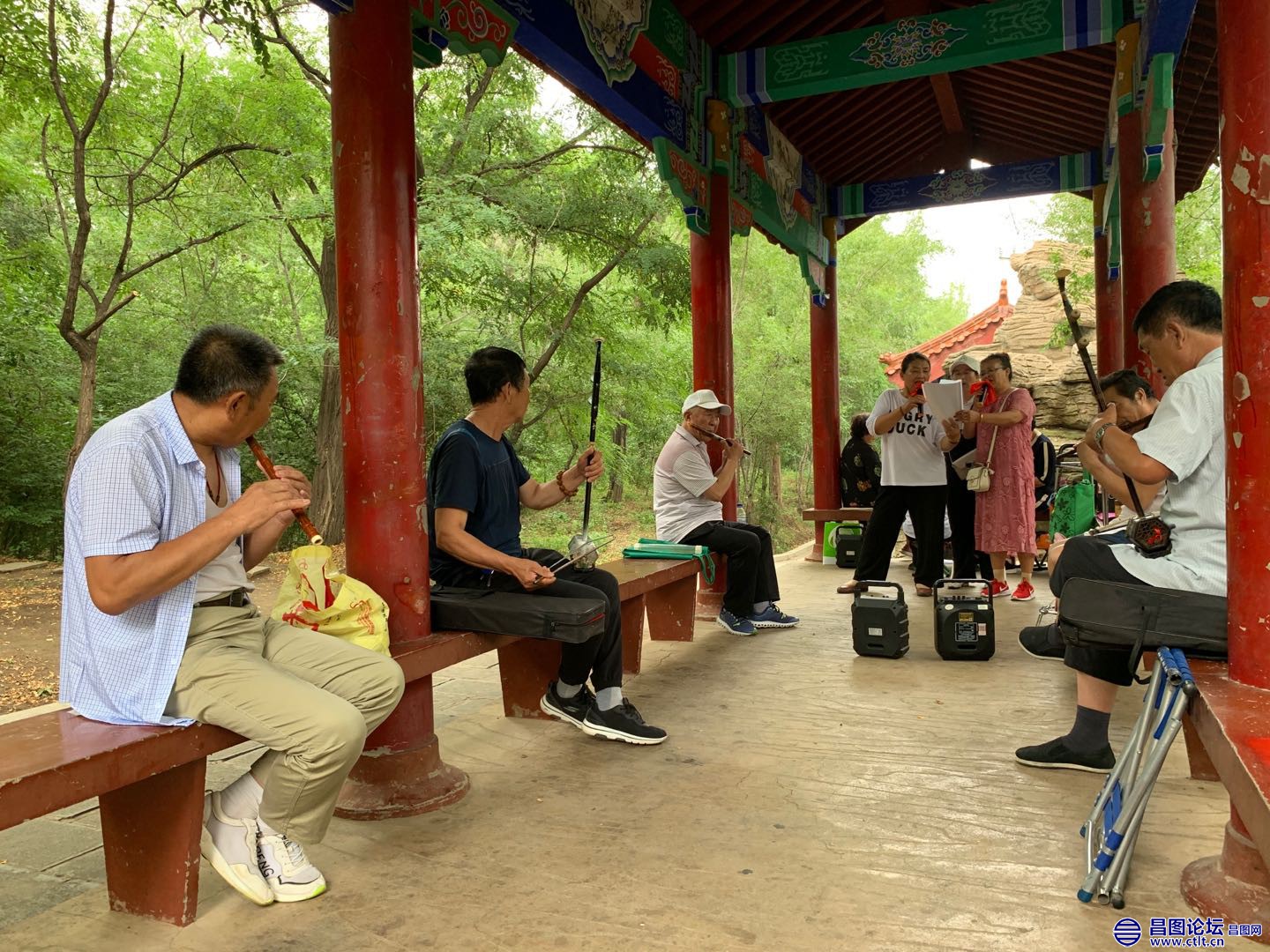 昌图您好-92 北山公园快乐的老年朋友们-1.jpg