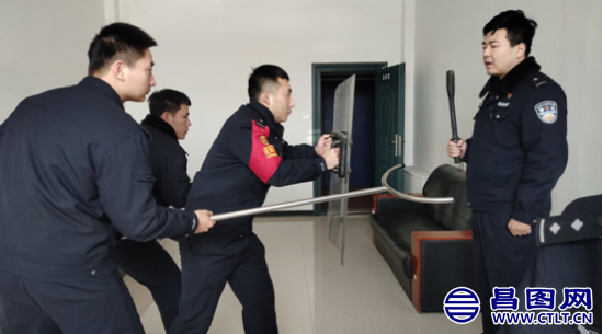 辽宁沈阳铁路公安处昌图车站派出所开展警务技能提升专题练兵-3.png