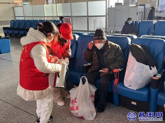 温暖回家路，昌图开展春运志愿服务-1.jpeg