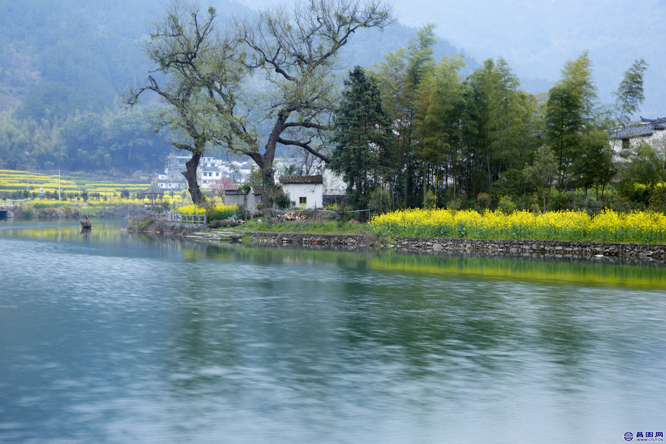 幽静的山村美图