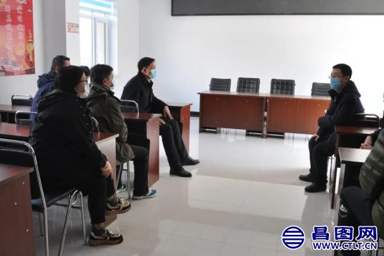 1、昌图法院：战疫一线党旗飘 携手共筑“防疫墙”.jpg