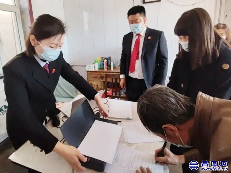 昌图：流动法庭进农家 庭所联动化纠纷.jpg