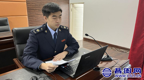 图为纳税服务股刘展豪开展纳税人学堂.png