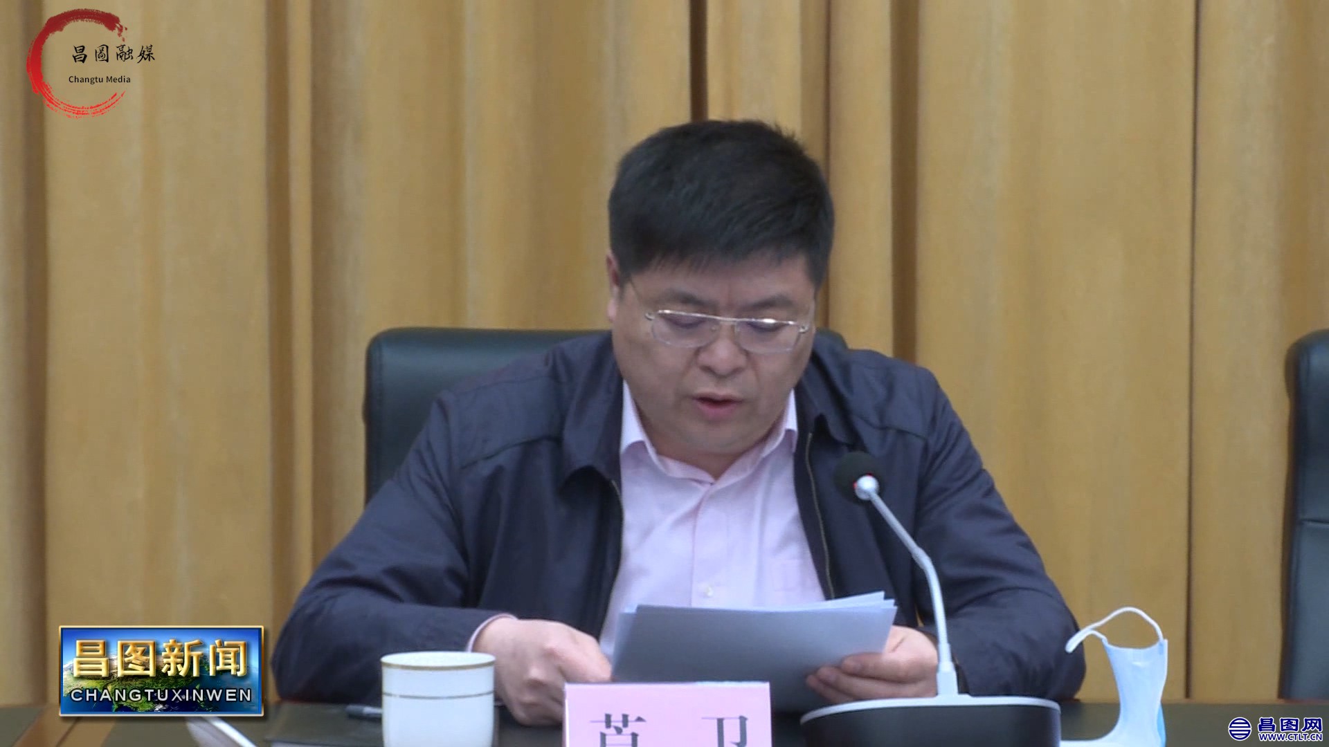 县委常委、常务副县长芦卫在讲话时就政府系统党风廉政建设工作，提出三点要求.jpg