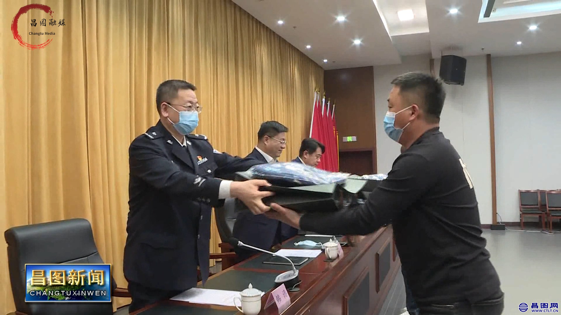 4、县委副书记，县长苗宇在讲话中感谢全县公安民辅警对昌图各项工作的贡献，他赞扬我.jpg