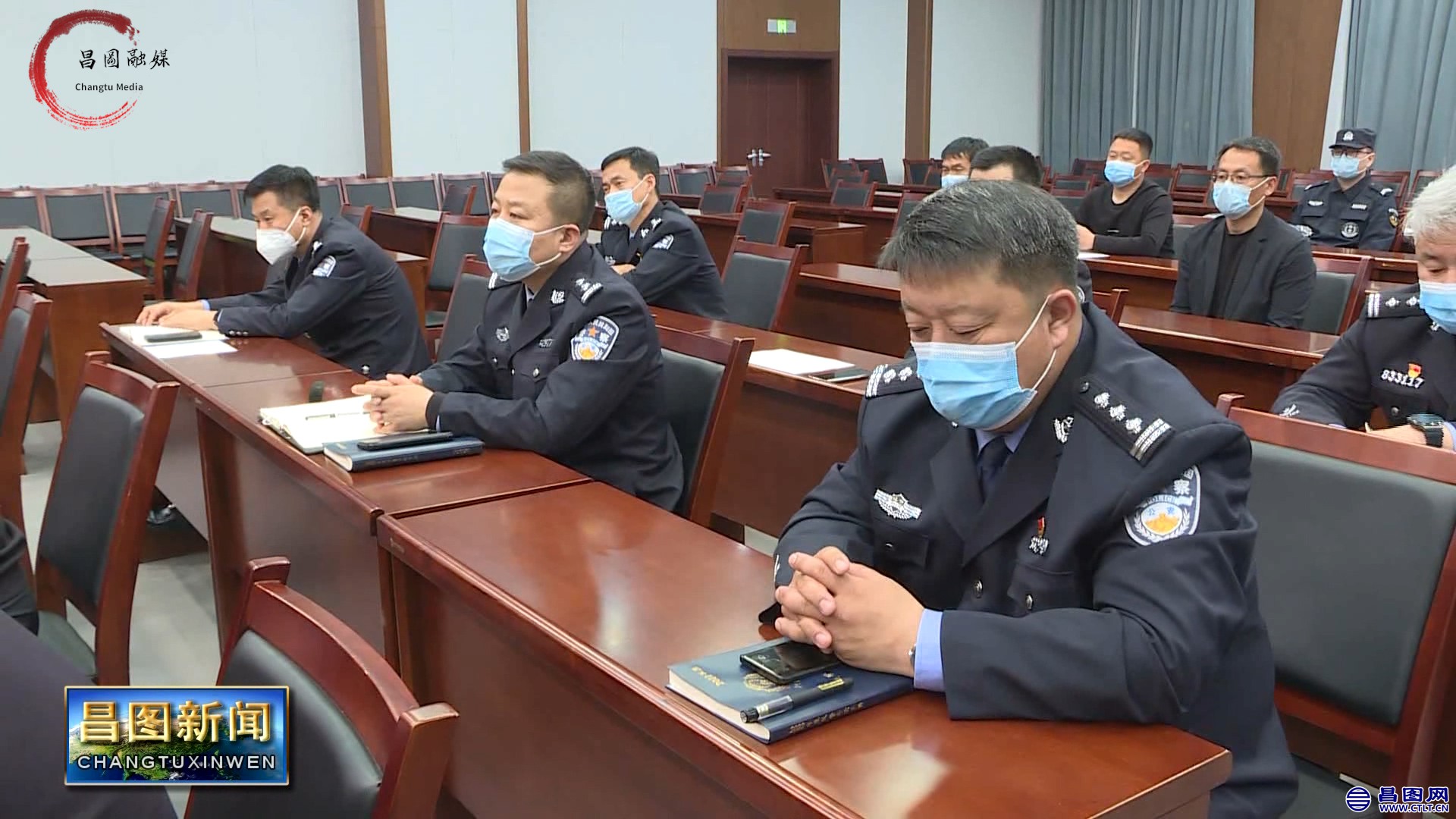 7、各镇（场）、各有关部门要全力支持和保障驻村辅警队伍建设，保障办公场所，加强装.jpg