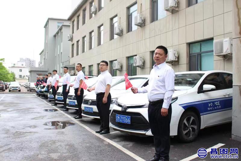 昌图交警大队发起的“爱心护考车队”为考生提供免费接送服务-2.jpg