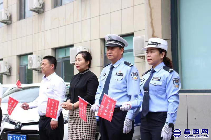 昌图交警大队发起的“爱心护考车队”为考生提供免费接送服务-1.jpg