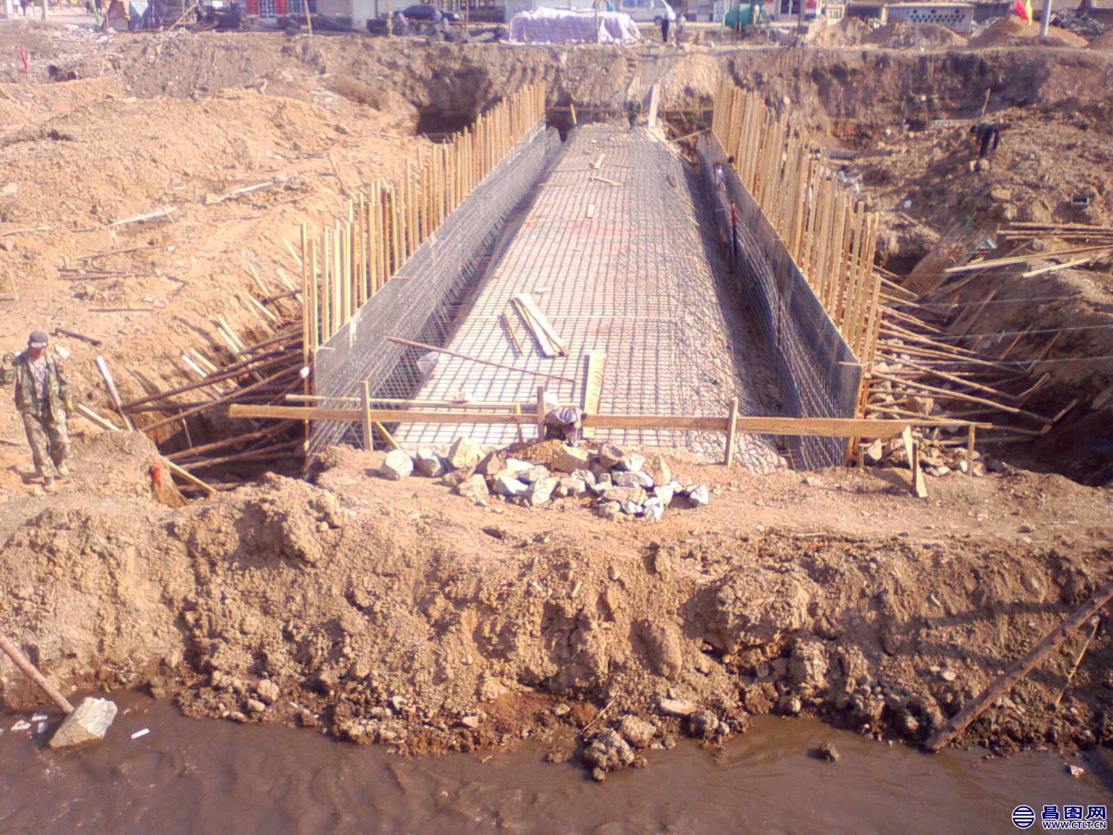 07年五一节建筑工地 _2.jpg