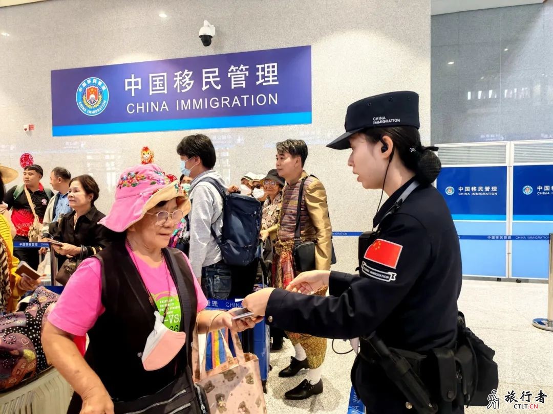 磨憨边检站全力保障东盟国家旅游团免签入境西双版纳-1.jpg