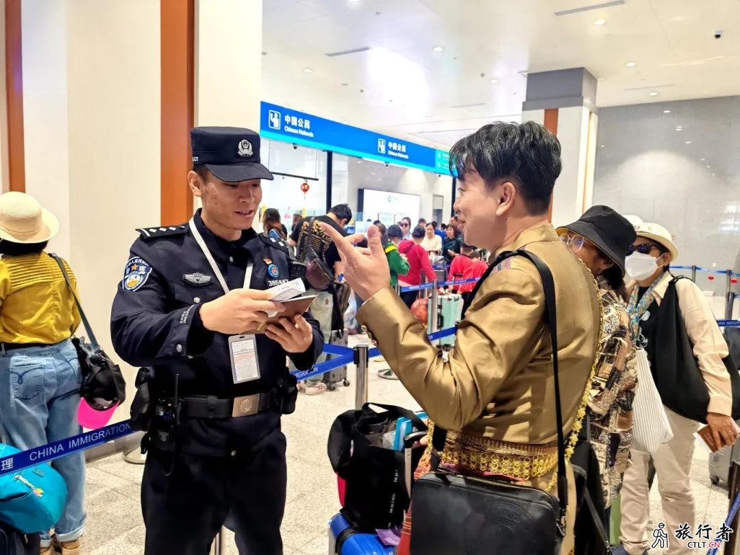 磨憨边检站全力保障东盟国家旅游团免签入境西双版纳-2.jpg