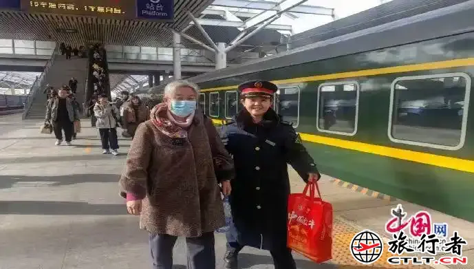 银发旅游专列，驶向“诗与远方”的温情变革.webp