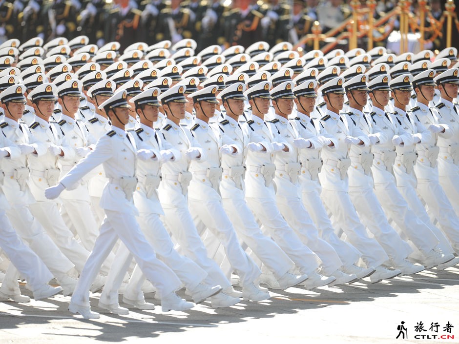 39、陆军学员方队接受检阅.jpg