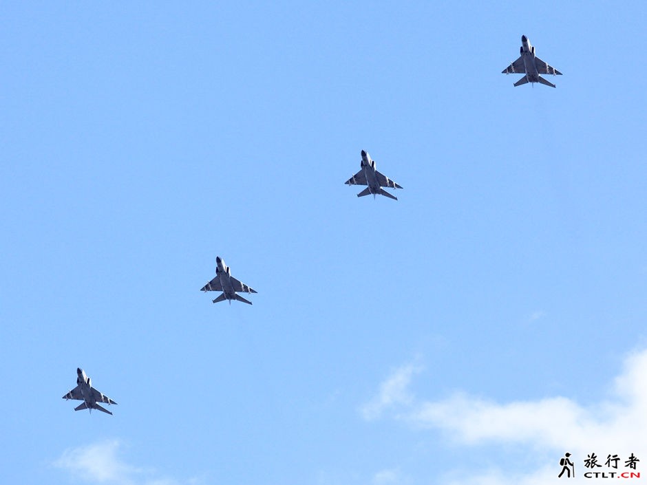 91、空中梯队飞过天安门广场上空.jpg