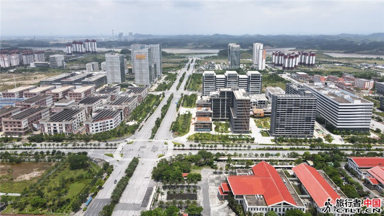 这是2024年6月13日拍摄的位于广西钦州市的中马钦州产业园区（无人机照片）。新华社记.jpg