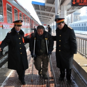沈阳车务段昌图站组织旅客安全乘降