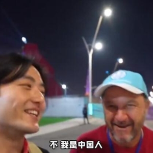 日本赢球各国球迷纷纷祝贺中国小伙，小伙：我们的队并没有来 ...