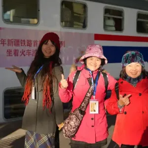 Y471次“熊猫专列・什邡号”徐徐启程 银发旅游专列激发“春日经济”新活力 ... ...