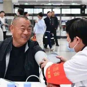 时评：银发旅游列车承载“幸福中国”的温度