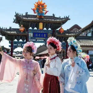 文化观察丨从“打卡”到“入戏”：当旅游遇上传统文化