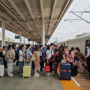 火车票预售火爆 “五一”黄金周旅游市场热度有望创新高