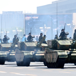 9.3大阅兵精彩回顾:新锐99a坦克群凶猛受阅照